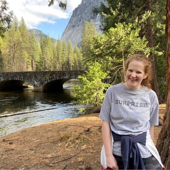 Meet your Posher, Caty - Picture 2 of 4